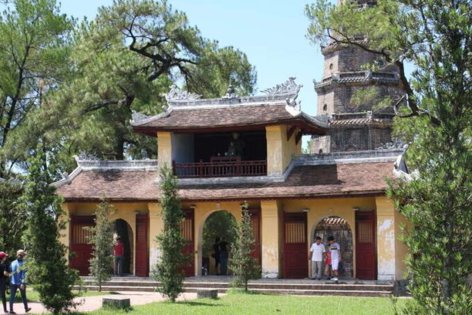 Hue: Perfume River Cruise With Thien Mu Pagoda & Tombs - Planning Your Hue Adventure