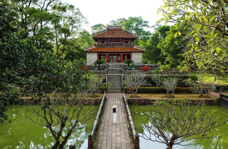 Hue: Private Dragon Boat, Thien Mu Pagoda, & Royal Tomb Tour - Key Points