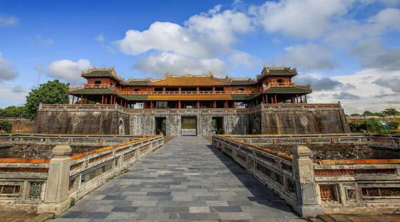 Hue: Private Tour to Hue Imperial With Tour Guide and More - Exploring the Hue Imperial City