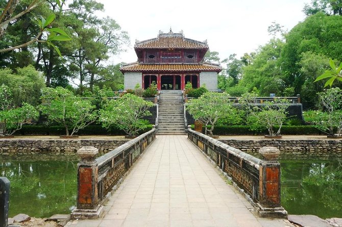 Hue Sightseeing Tombs and Pagoda With Private Driver - Thien Mu Pagoda Visit