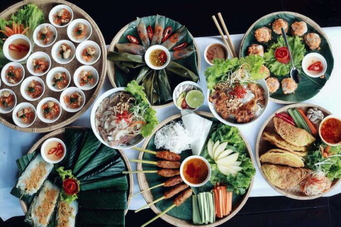 Hue Street Food Tour: Taste Local Flavors With Local Guide - Tasting Iconic Hue Dishes