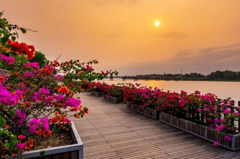 Hue: Sunset Perfume River Cruise - Cruise Experience