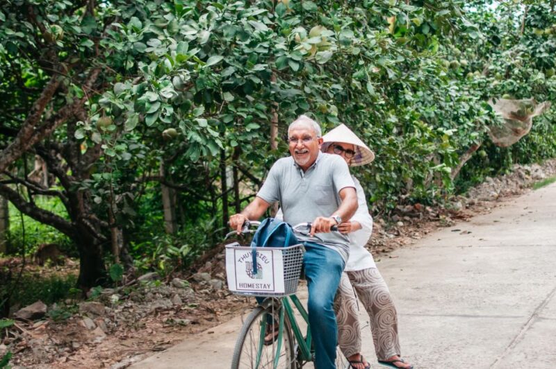 Hue: Thuy Bieu Village Bike Tour With Lunch - Visiting the Luong Quan Temple
