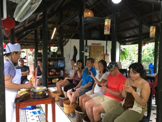 Hue: Thuy Bieu Village Bike Tour With Lunch - Mobility and Accessibility Requirements