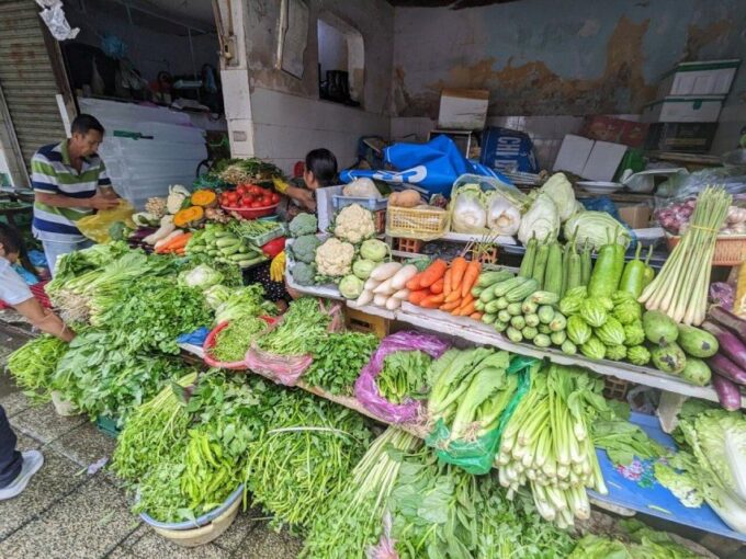 Hue: Traditional Cooking Class W Local Family & Market Trip - Dining Experience