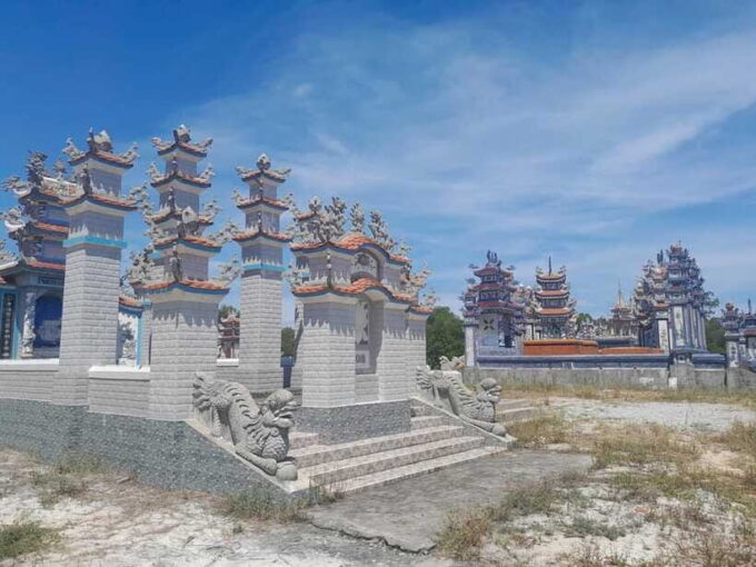 Hue: Transfer to Hoi an With Royal Tombs & an Bang Cemetery - Since You Asked
