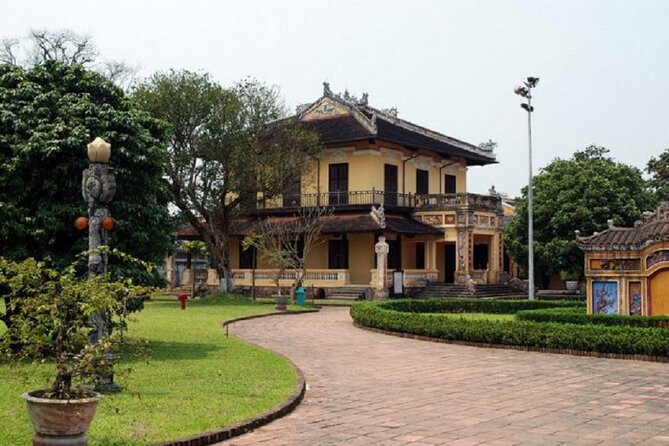 Hue Walking Tour to Imperial Citadel and Forbidden City - Imperial Citadel Exploration