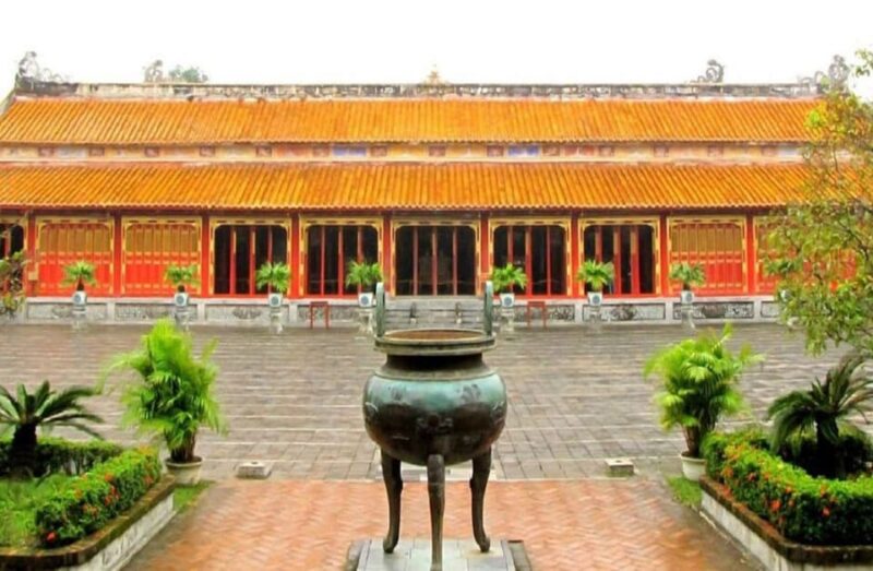 Hue Walking Tour to Imperial Citadel and Forbidden City - Key Points