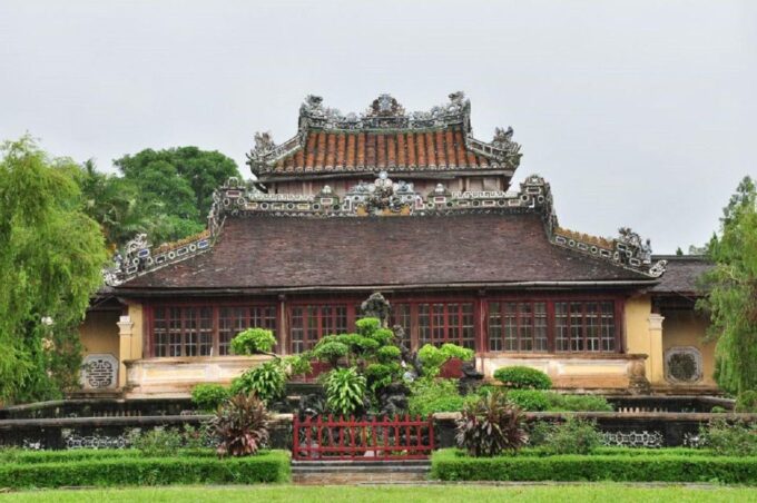 Hue Walking Tour to Imperial Citadel and Forbidden City - Dien Tho Palace