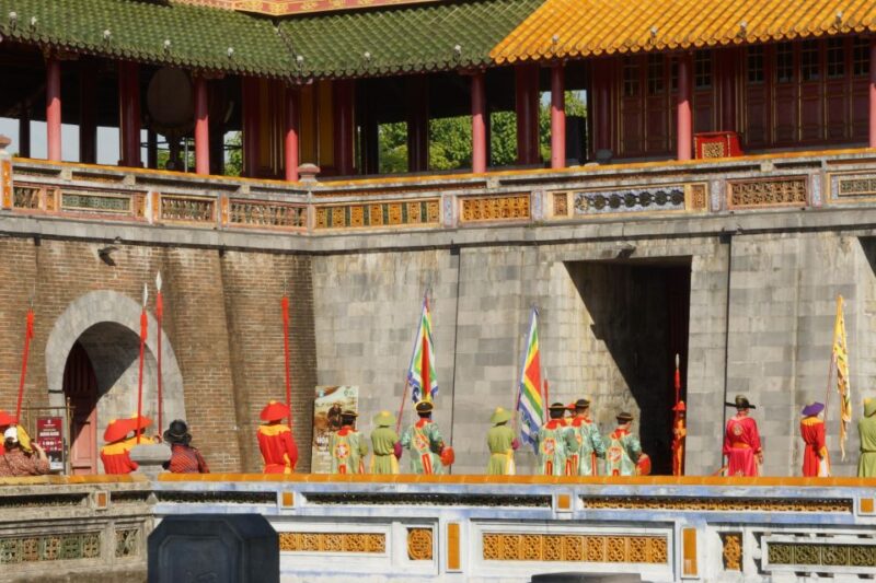 Hue:Deluxe Walking Tour to Imperial City and Dong Ba Market - Experienced Local Guide