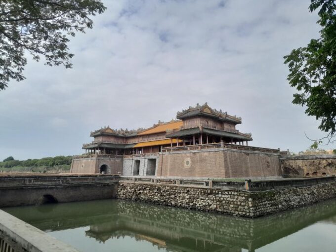 Hue:Deluxe Walking Tour to Imperial City and Dong Ba Market - Meeting Point and Price