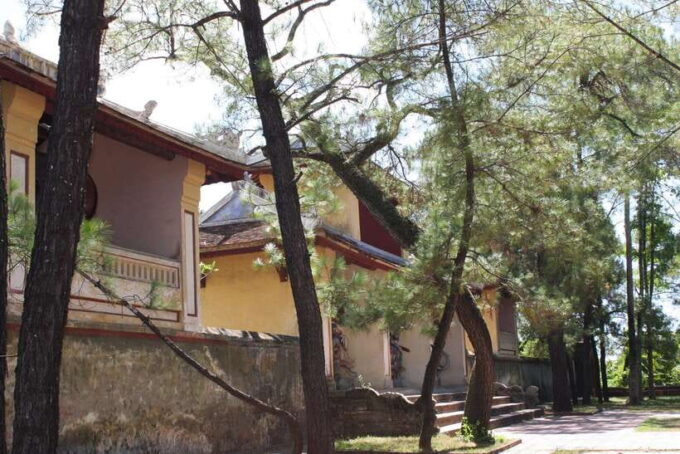 Hue:Places Highlights Day Trip With English-Speaking Driver - Discover the History of the Nguyen Dynasty