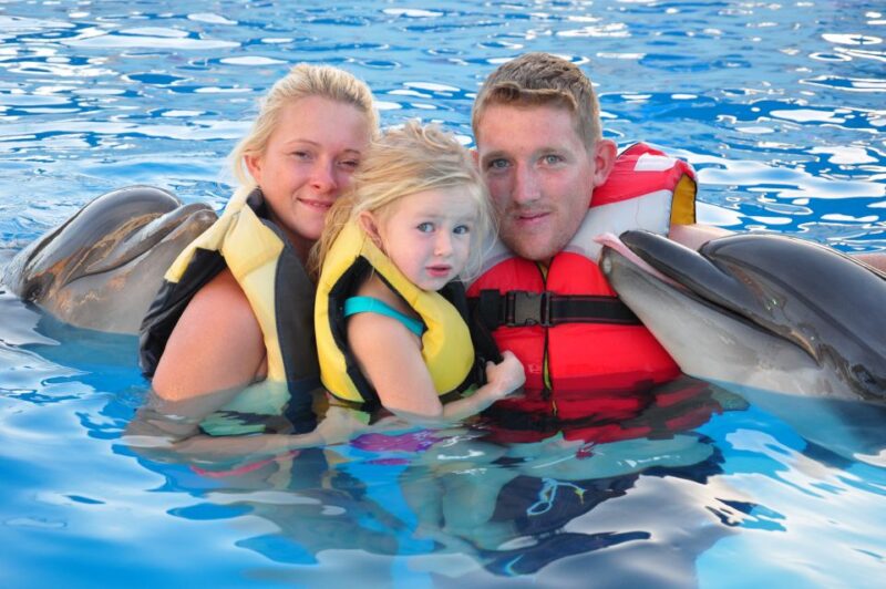 Hurghada: 1-Hour Show at Dolphin World With Optional Pickup - Key Points
