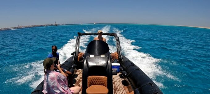 Hurghada: 7 Wonders Speedboat, Snorkeling, & Lunch Day Tour - Snorkeling and Dolphin Encounters