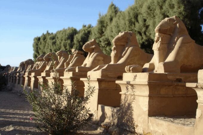 Hurghada: Luxor Valley of Queens, Hatshepsut, Karnak With Lunch - Lunch and Nile Boat Cruise
