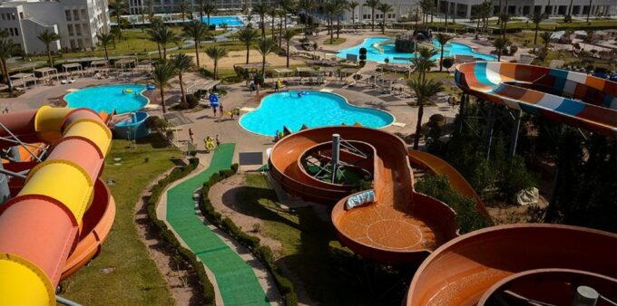 Hurghada: Makadi Water World Ticket, Lunch, & Hotel Transfer - Location and Size