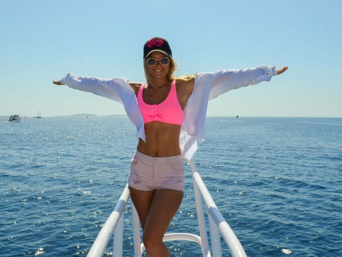 Hurghada: Premium Orange Island Snorkeling Cruise With Lunch - Onboard Dining Experience