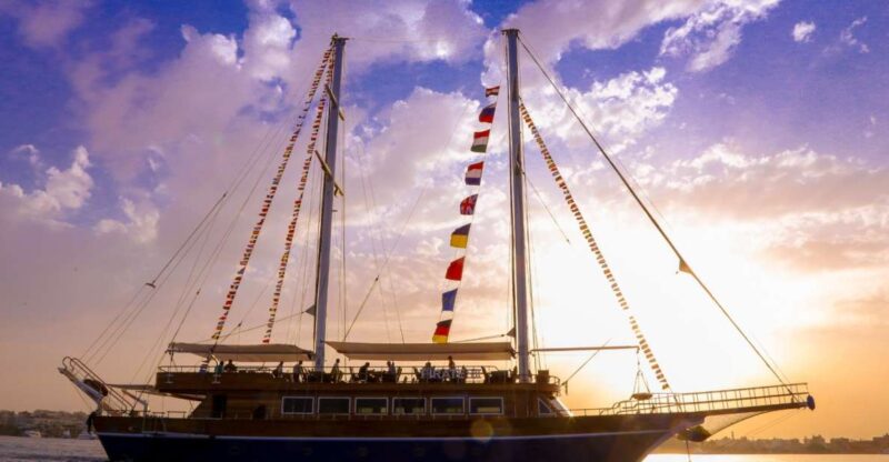 Hurghada: Sunset Dinner Sailing Cruise & Live Music - Key Points