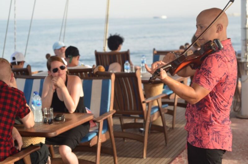 Hurghada: Sunset Dinner Sailing Cruise & Live Music - Experience Highlights