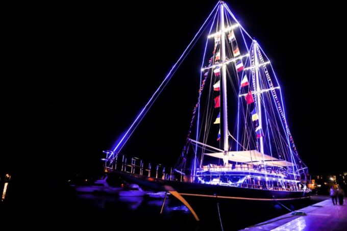 Hurghada: Sunset Dinner Sailing Cruise & Live Music - What to Bring
