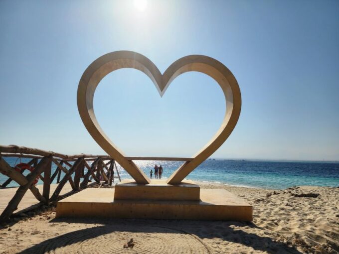 Hurghada: Three Hours on Magawish Island Tour by Speedboat - Tour Languages and Guides