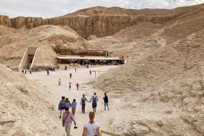 Hurghada: Valley of Kings Hatshepsut & Karnak Luxor Day Trip - Suitability and Add-ons