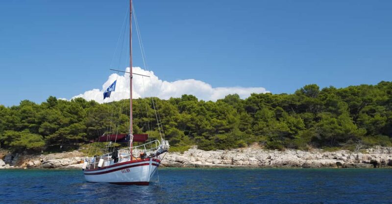 Hvar: Pakleni Islands Sailing Tour With Brunch - Itinerary and Experience