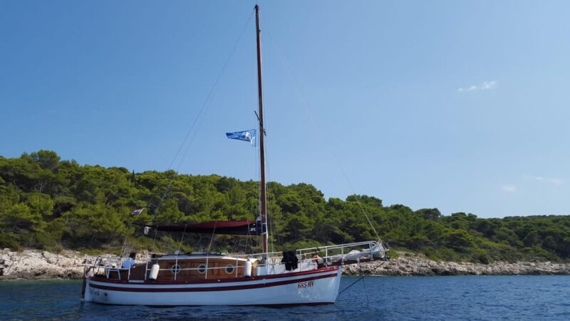 Hvar: Pakleni Islands Sailing Tour With Brunch - Exploring the Pakleni Islands