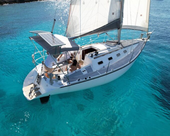 Hvar: Private Sailing Boat Trip With Swimming and Snorkeling - Pricing and Capacity