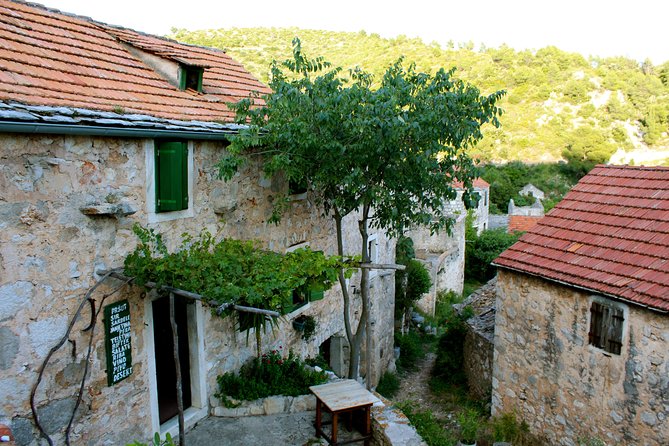 Hvar Small Group Wine Tour and Authentic Dalmatian Dinner - Pickup Information