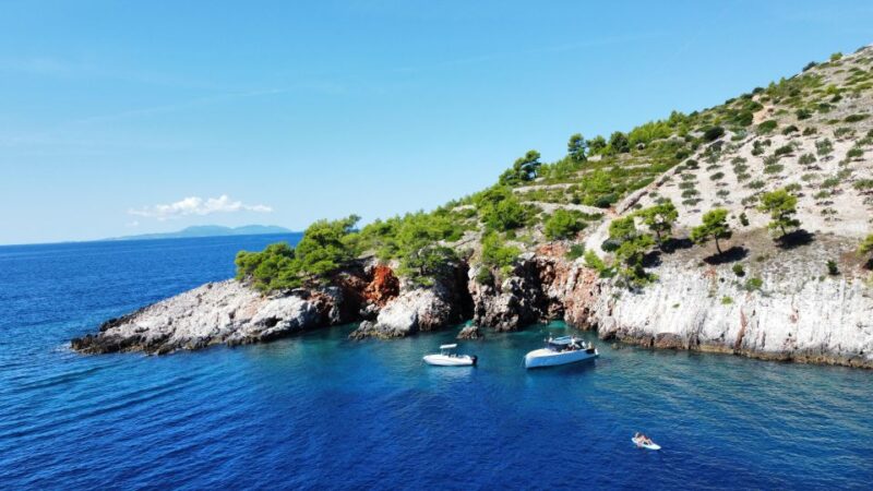 Hvar: South Shore & Pakleni Islands Private Speedboat Tour - Meeting Information