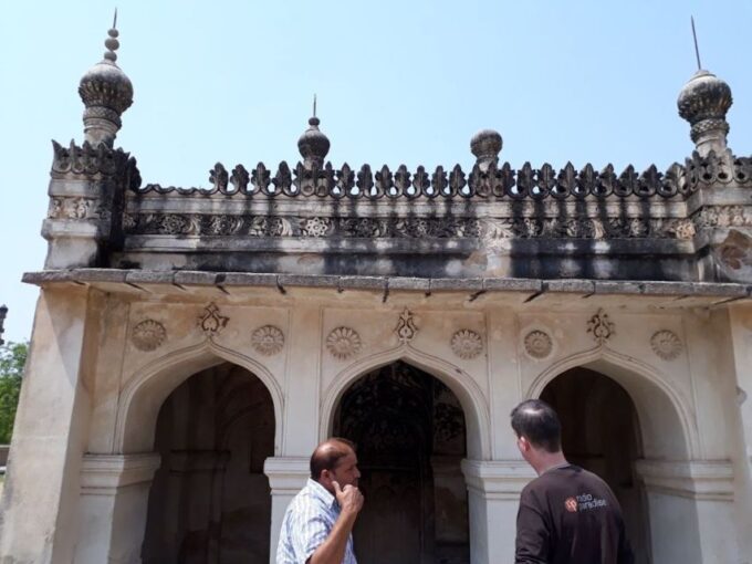 Hyderabad: Heritage Walking Tour of Old City and Charminar - Choumahalla Palace Wonders