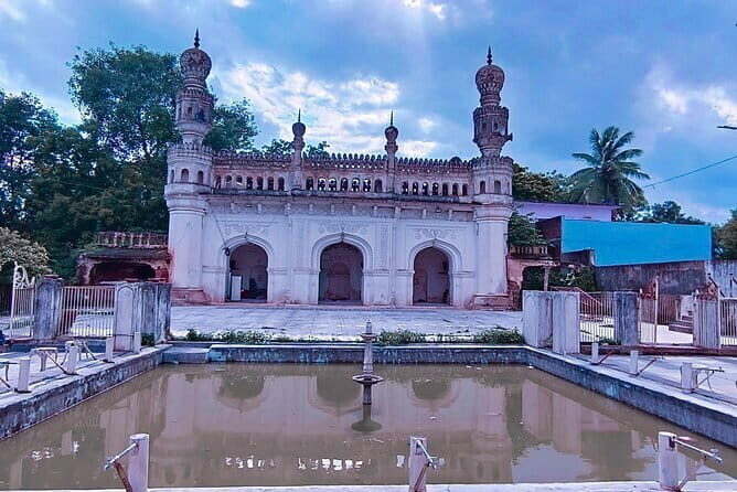 Hyderabad Highlights Guided City Tour and Chai Experience - Exploring Hyderabad’s Heritage in a Compact Tour