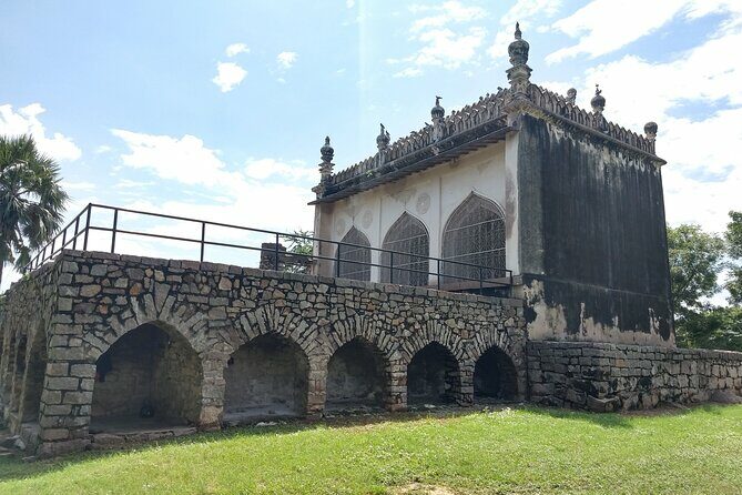 Hyderabad: Private Guided Tour of Golconda Fort, Royal Necropolis - FAQ
