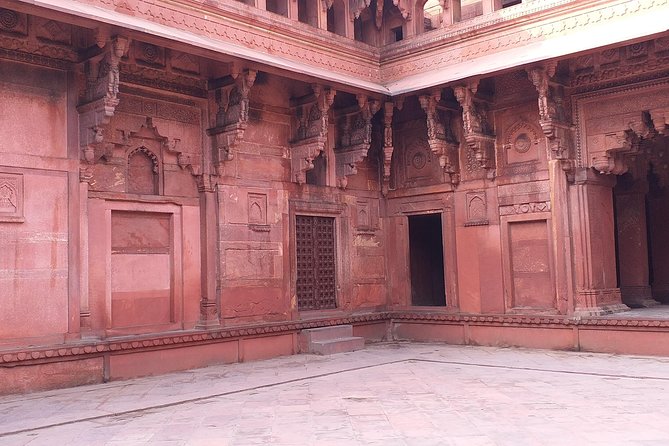 Hyderabad to Agra Taj Mahal Same Day Trip With Flights and Lunch - Visiting the Taj Mahal