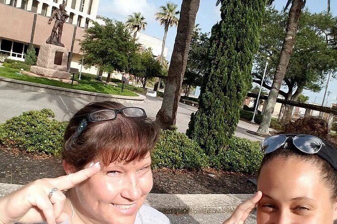Hysterical Historical Scavenger Hunt - Engaging With Selfie-Worthy Landmarks