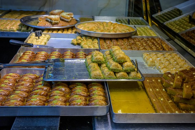 I Eat Istanbul - Europe and Asia in Same Day - Exploring the Wet Hamburger