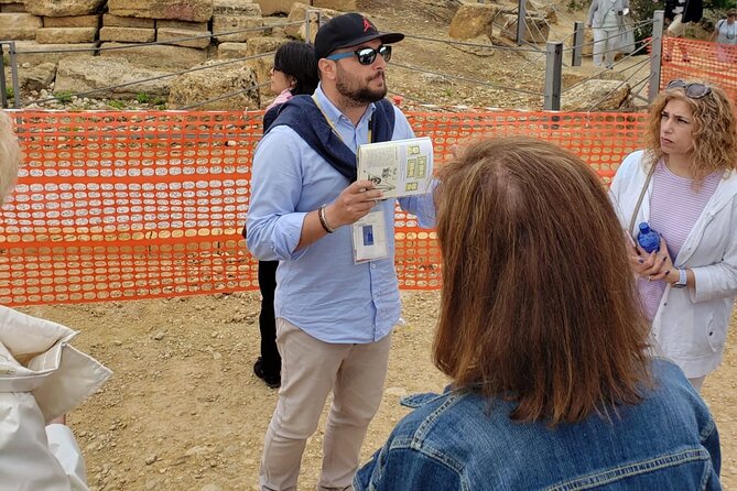 I Tour With the Archaeologist: Group Visit at Sunset to the Valley of the Temples - Tour Experience Highlights