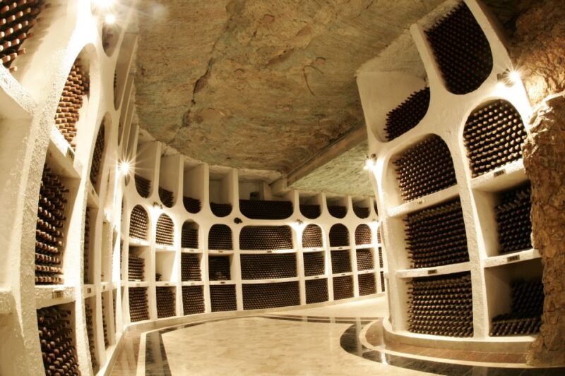 Iasi: Cricova Winery, Chisinau City Tour and Capriana - Cricova Winery