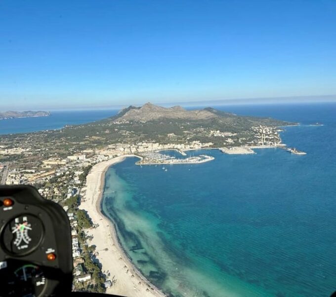 Ibiza: Breathtaking Helicopter Flight Es Vedra/Formentera - Private Group Experience