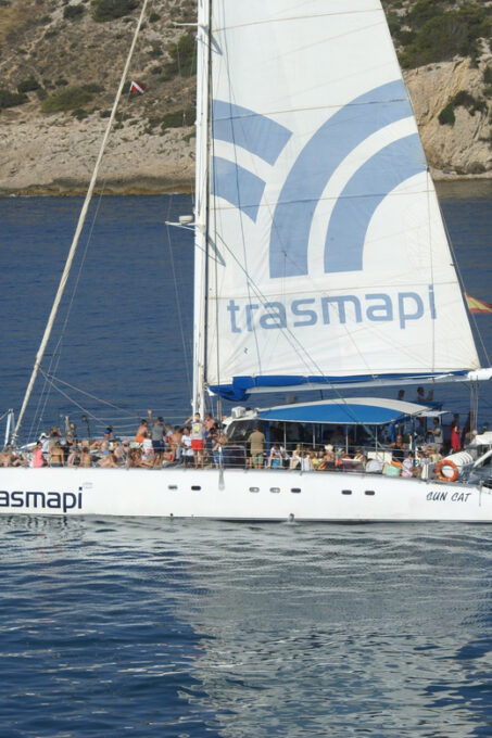 Ibiza: Catamaran Cruise to Formentera With Meal and Drinks - Food and Beverage Options