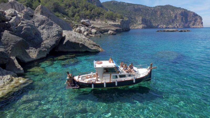 Ibiza: Classic Full or Half-Day Boat Charter - Included Amenities