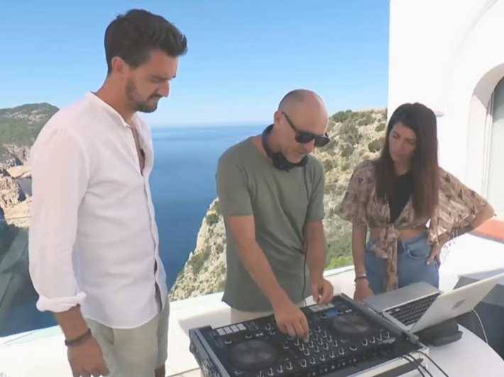 IBIZA DJ Lesson, Sunset and Party at Cafe Del Mar - Instructor Expertise