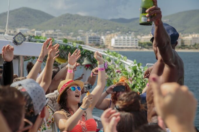 Ibiza: Hot Boat Party With Open Bar - Onboard Entertainment and Activities