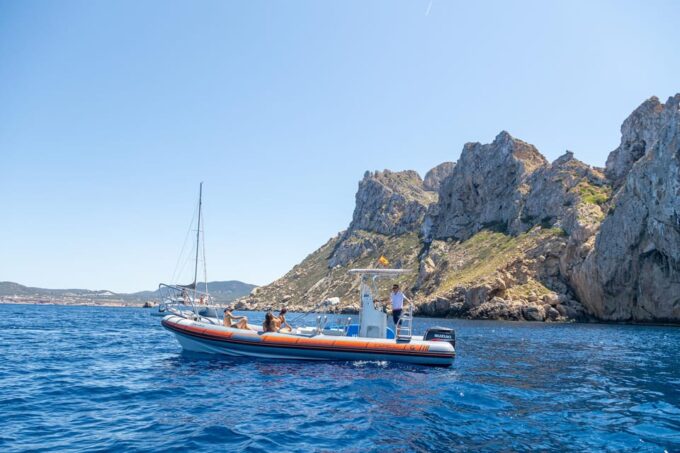 Ibiza: Speed Boat Excursion to Atlantis & Es Vedra W/Snorkel - Refreshments Provided