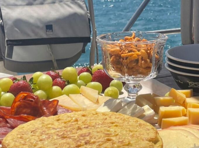 Ibiza: Sunset Boat Trip With Appetizers, Only up to 6 Guests - Discovering the Sea and Sky