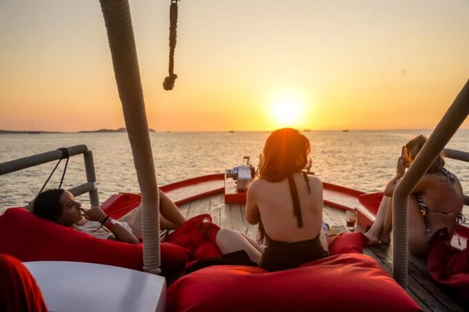 Ibiza: Sunset Boat Trip With Snorkeling, Kayaking, & Drinks - Safety Briefing and Photo Stop