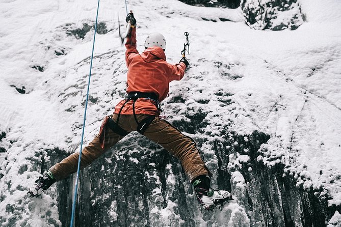 Ice Climbing in Sälen - Advanced Climbing at Njupeskär