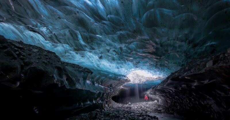 Iceland: Ice Cave Captured With Professional Photos - Language and Rating
