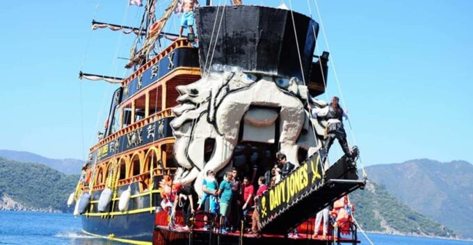 Icmeler Pirate Boat Trip, Lunch, Unlimited Drinks Foam Party - On-board Entertainment